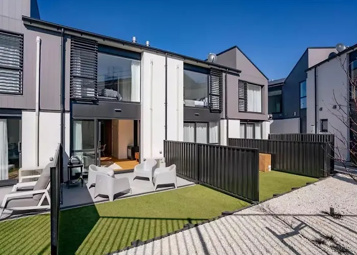 Apartment Getaway - Bright 2-bed